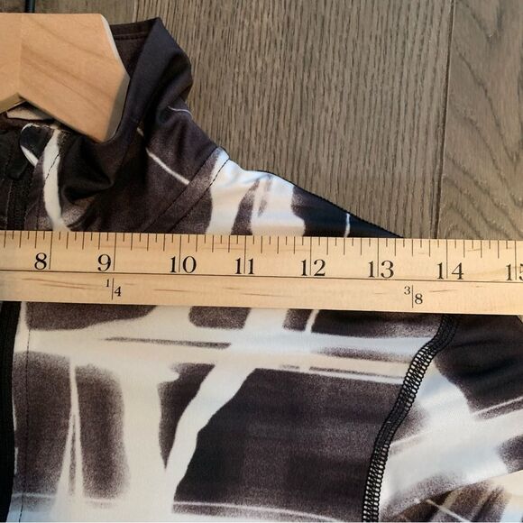 NIKE Pro Half Zip Women’s Medium White Black Thumb Hole. - Picture 11 of 15